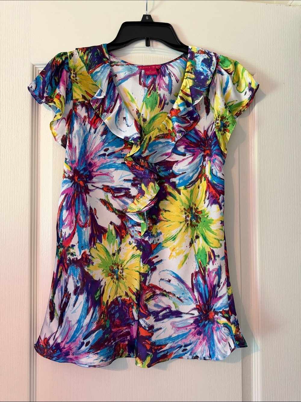 Sunny Leigh Multicolor Floral Ruffle V-Neck Blouse  Size Medium  EUC
